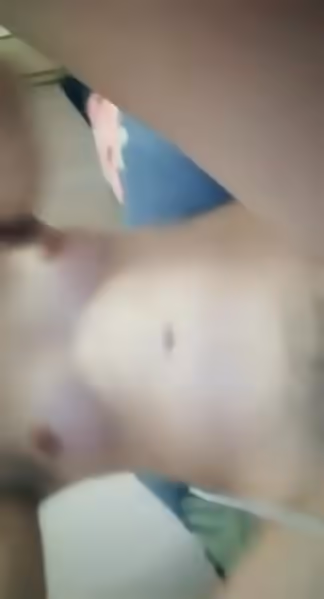 長相甜美身材苗條小美女第2部 床上慢慢脫掉衣服手指扣逼 微毛BB粉嫩很是誘惑喜歡不要錯過