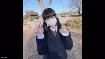 FC2PPV-4327193 初撮影・顏出しえっ！？君は何歳なの！？まるで可愛い女のパンティーと溢れ出す