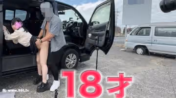 FC2PPV-4328059 完全顏出し！超有名メイド吃茶勤務の、１８歳、現*役女子大生！！初野外SEX、１m
