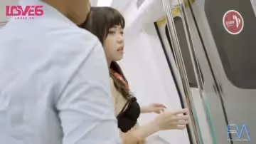 國產AV劇情-清純學生妹在電車內被變態透明人侵犯做愛