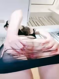 極品顏值網紅女神！情趣小肚兜極度誘惑！