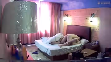 和老婆剛離異的大奶閨蜜旅館開房