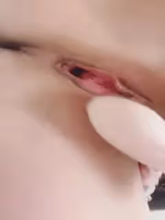 白虎乾淨美穴！振動棒帶顆粒套套自慰