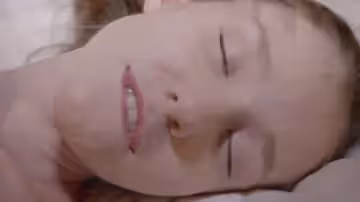 極品性感白嫩女神艾米麗床上饑渴自慰小嫩穴