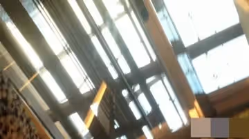 經典盜攝視訊：商超妝容品專區偷錄美女裙底風光（第4部）