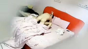 酒店開房偷情這少婦下面毛真多大哥給她舔逼吃了不少毛
