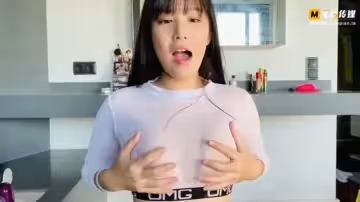 巨乳女王騷氣吸舔大肉棒！把肉棒放在巨乳中間摩擦~