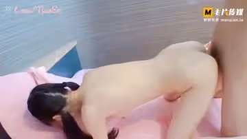 可愛少女竟然和大叔在酒店做愛！還被大叔無情內射！