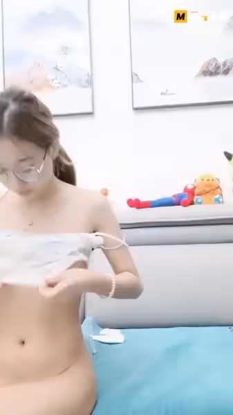 可愛雙胞胎姐妹花服從粉絲要求互舔逼逼再自慰！