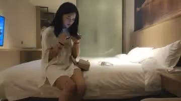小馬尋花約操漂亮美女,深喉口交後入撞擊啊啊叫操的受不了的...