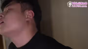 媽媽被淫亂兒子搞3P亂倫！前面深喉後面口爆！