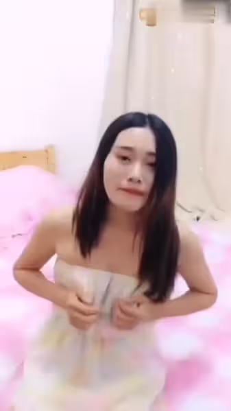 美女獨自在家收快遞快遞員哥哥把持不住直接就上了
