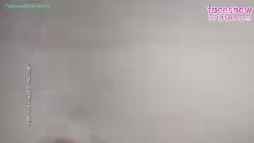 年輕小伙約了高顏值的短髮妹子在沙發上抱起來激烈猛操！