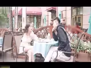 劇情演繹帥哥成功用一杯咖啡搭訕美女交往後發現美女是特意到咖啡廳釣凱子生氣上門猛干美女