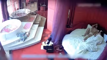 情趣酒店兩個女同開房磨豆腐