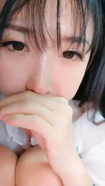 騷氣老牌主播瞳孔自慰扣逼秀 跳蛋塞逼逼足交按摩器扣逼近距離特寫 很是誘惑喜歡不要錯過