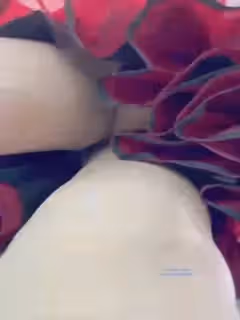 【年度精品】極品學生妹無內貼B拍攝！白色液體流出！