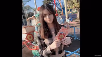 FC2PPV-4230037 初撮影・顏出し！危険な年代の童顏女◯を観覧車に連れ込み初めての公開自慰行為強要・・