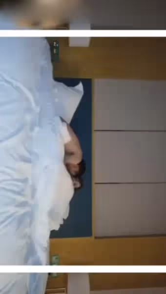 約了個外圍妹子啪啪，喜歡先調情舌頭舔弄大力猛操呻吟嬌喘