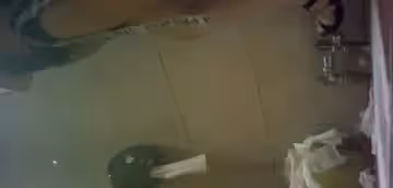 雲上會所高清系列身材火辣的啤酒銷售貌似被客人灌醉嘔吐完尿尿