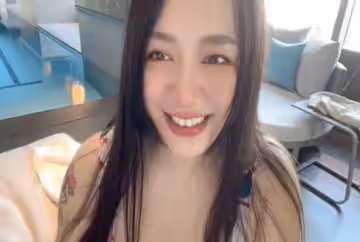 泳池把到超騷正妹‼️帶回房間無套顏射?(上集)