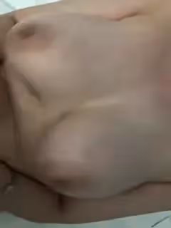 蒙眼感受性愛帶來的晃動。