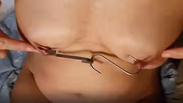 【奶頭穿大環】乳頭穿孔吊勾穿進去玩弄拉扯