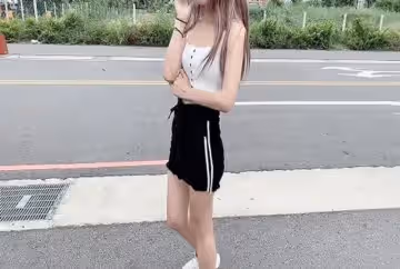 路邊車震吃屌⁉️接送女神回家繼續干