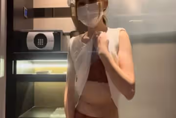 打掃房間時，發現一根好大的棒棒❗️三點全露