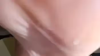 閔兒是誰？閔兒私拍視頻在哪裡在線播放？閔兒是知名的網紅女神，這一部私拍中，閔兒在樓道里大膽露出