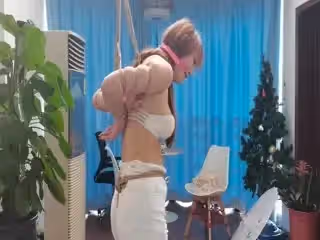 美女柔兒體驗繩藝捆綁很開心。.