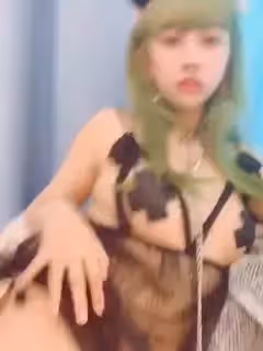 綠毛小妹妹私拍誘惑大哥哥們。