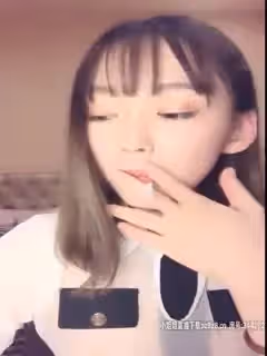 女主播椒妹求守護直播福利，透視裝大秀美好身材