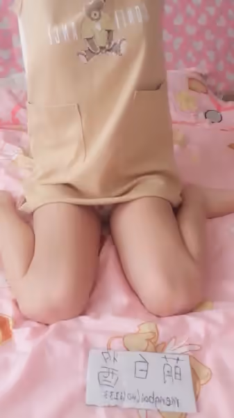 萌白醬[甜味瀰漫]小熊套裝草莓內內美胸