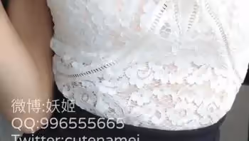 完具醬是誰完具醬又叫做娜美，是微博的福利姬，這一部網紅在線福利視頻中，娜美穿著ol制服，上演辦公室女神的黑絲美腿誘惑，修長的美腿和圓潤白皙的爆乳，非常的性感誘人