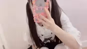 小野櫻是誰？小野櫻又叫蔡小熊i，這一部短片是鬥魚蔡小熊的自拍福利