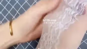 易直播女神主播軟軟足控福利，誰不喜歡粉粉的腳底板呢