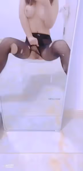對著鏡子自慰怪害羞的米花醬