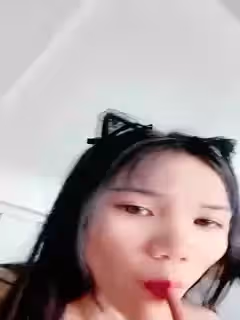 【小騷逼想被操】【中篇】啊哥哥，騷逼好癢，快點來插一下我的小逼穴！用力一點爸爸插深一點，BB好癢，哥哥快點來操死我的!