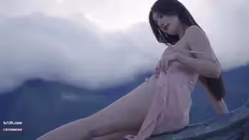 網紅女神就是阿朱啊屋頂私拍福利，極品透視激凸胴體