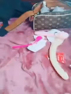 【騷媽帶著兩個女兒一起大秀直播】全程露臉好刺激黑絲情趣裝誘惑吃奶舔逼AV棒自慰騷穴嫩的出水還沒毛的!