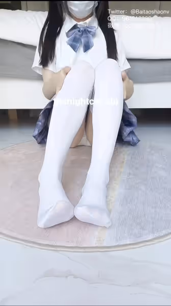 白桃少女-白絲JK雙馬尾超短裙