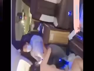 快手反差婊母狗，極限露出和陌生人打炮。。