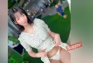 FC2PPV 3697801 【初撮・モ無】ユ.ニ○ロで動く色白Fカップ美女。群眾の中大膽に露出。順を待つ親○に構わずトイレで犯し2度
