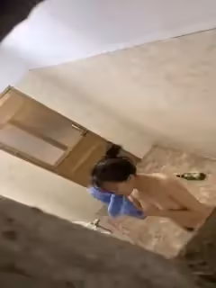 窺漂亮鄰居洗澡