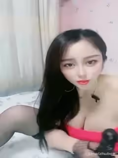 #長髮網紅臉白皙美女主播穿性感黑絲襪在家誘惑，撩下衣服揉搓奶子，脫下內褲掰穴自摸秀