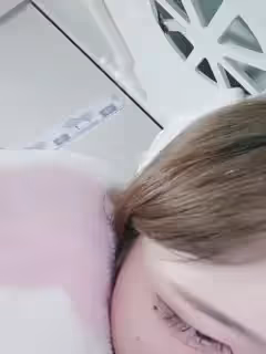 高顏值苗條身材美女主播在家床上露奶子露逼裸體誘惑，聲音甜美身材火辣真是性感誘人