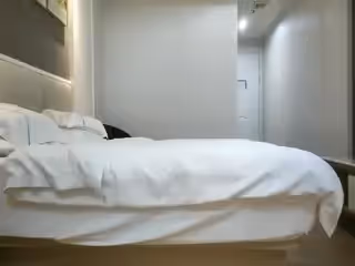 約黃頭髮小姐姐酒店啪啪。