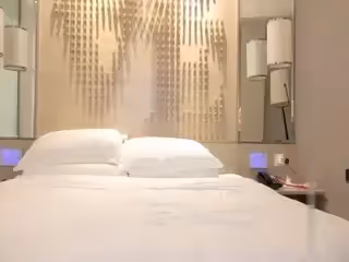 真人和照片一樣漂亮的高檔外圍女神。