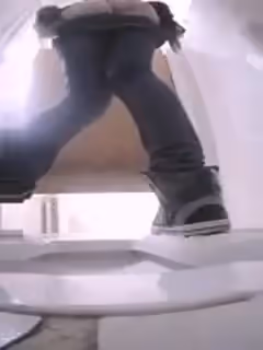 【偷拍噓噓】高清偷拍國內女跟國外女噓噓的對比
